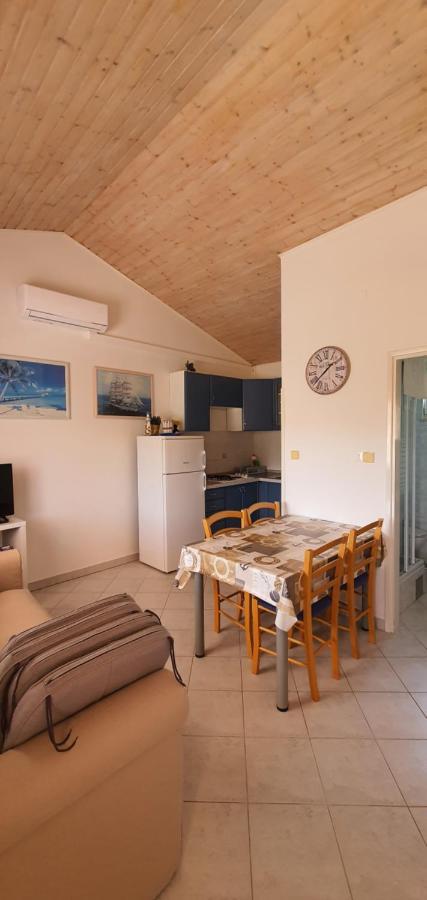 Apartments Anka Vinisce Exterior photo