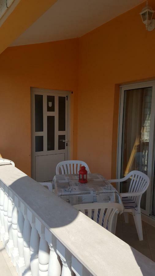 Apartments Anka Vinisce Exterior photo